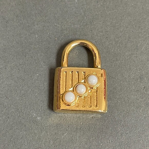 Gold-tone Faux Pearls Lock Fashion Pendant Keychain - Picture 1 of 5